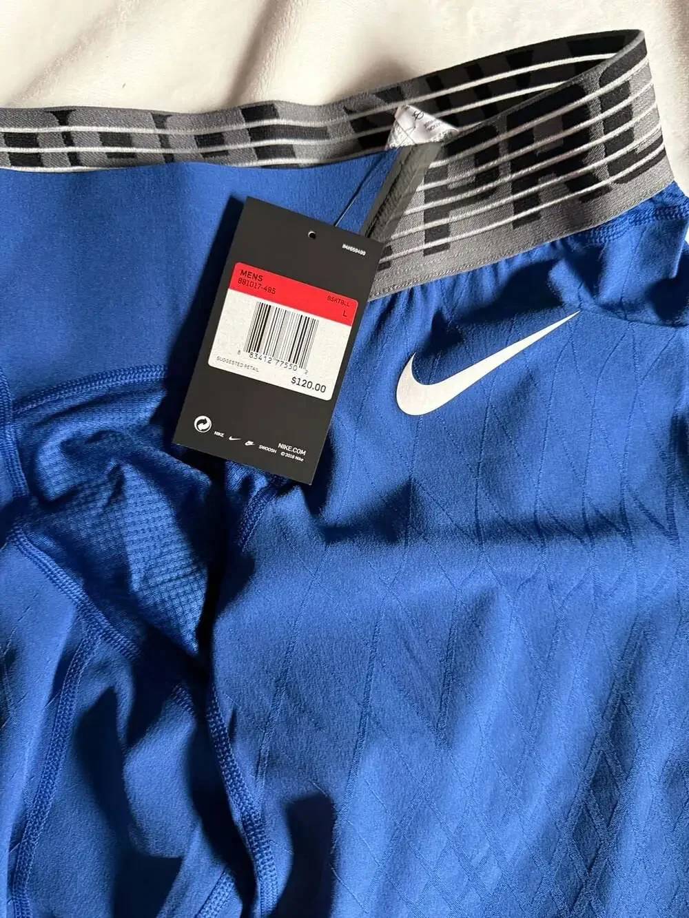 Nike 881017 impact branding